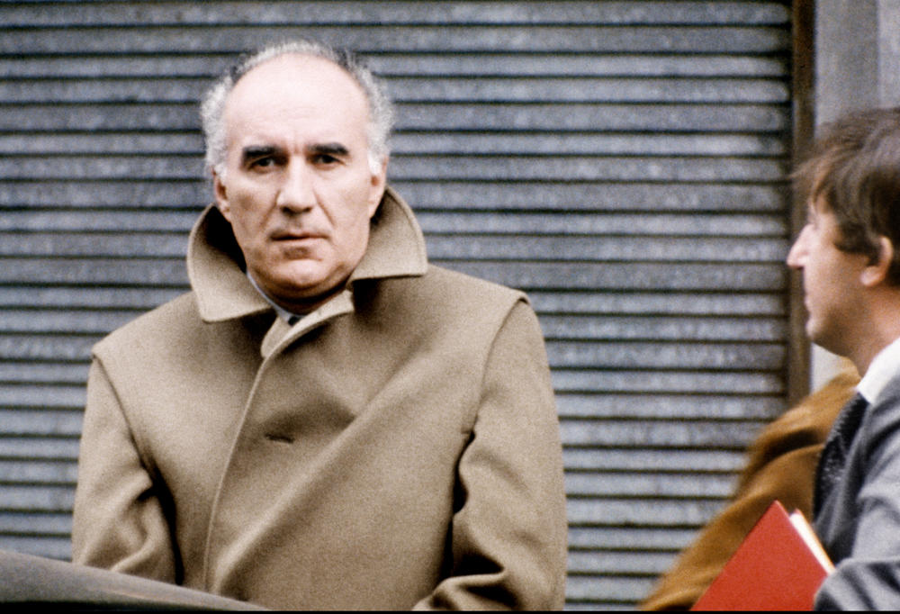 une_etrange_affaire_1981_05_0